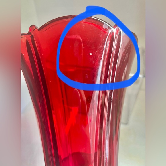 BEAUTIFUL VINTAGE RUBY RED LILY SHAPED GLASS VASE (HEIGHT 9 1/2) - Picture 7 of 9
